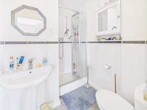 En-suite- click for photo gallery
